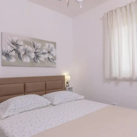 Family Friendly With A Swimming Pool Poljica, Trogir - 22079 Apartment