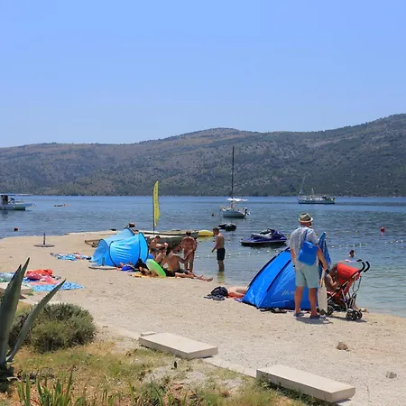 Apartment Family Friendly With A Swimming Pool Poljica, Trogir - 22079 Poljica (Trogir)