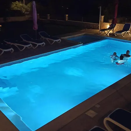 Family Friendly With A Swimming Pool Poljica, Trogir - 22079 Lägenhet Poljica (Trogir)