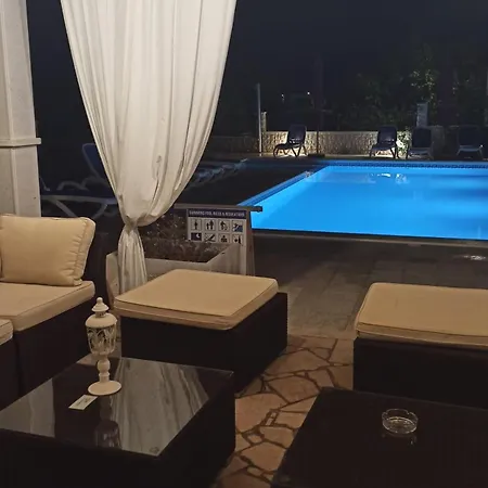 Family Friendly With A Swimming Pool Poljica, Trogir - 22079 * Poljica (Trogir)