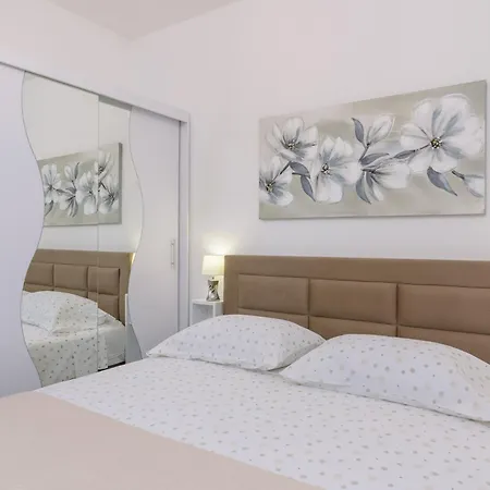 Family Friendly With A Swimming Pool Poljica, Trogir - 22079 *